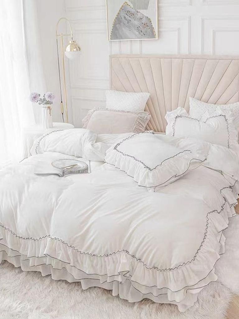 Classic Contrast Ruffle Bedding Set