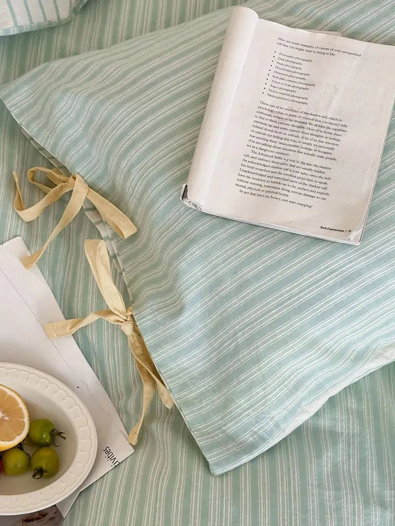 Contrast Stripe Bedding Set