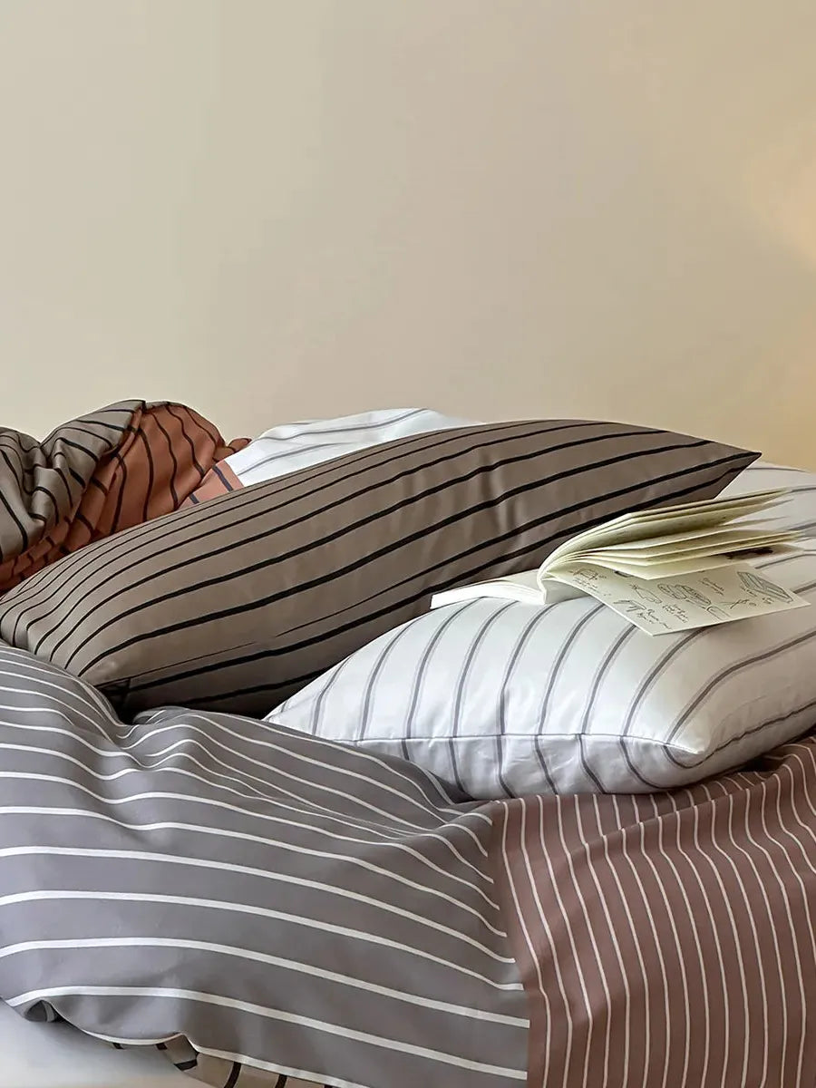 Breezora contrast striped bedding set featuring bold stripes and soft fabric, ideal for modern bedroom decor.