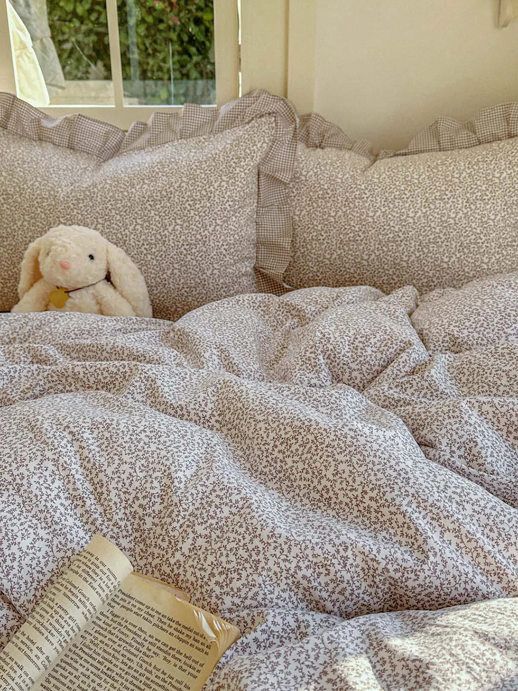 Ditsy Floral Bedding Set with Gingham Ruffle