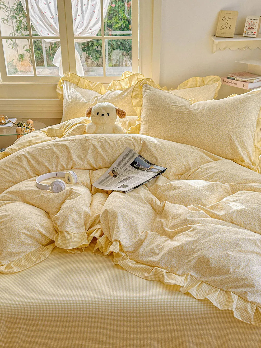 Ditsy Floral Bedding Set with Gingham Ruffle