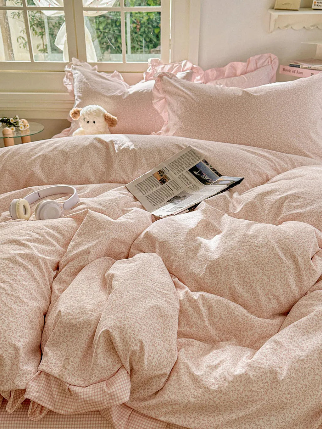 Ditsy Floral Bedding Set with Gingham Ruffle