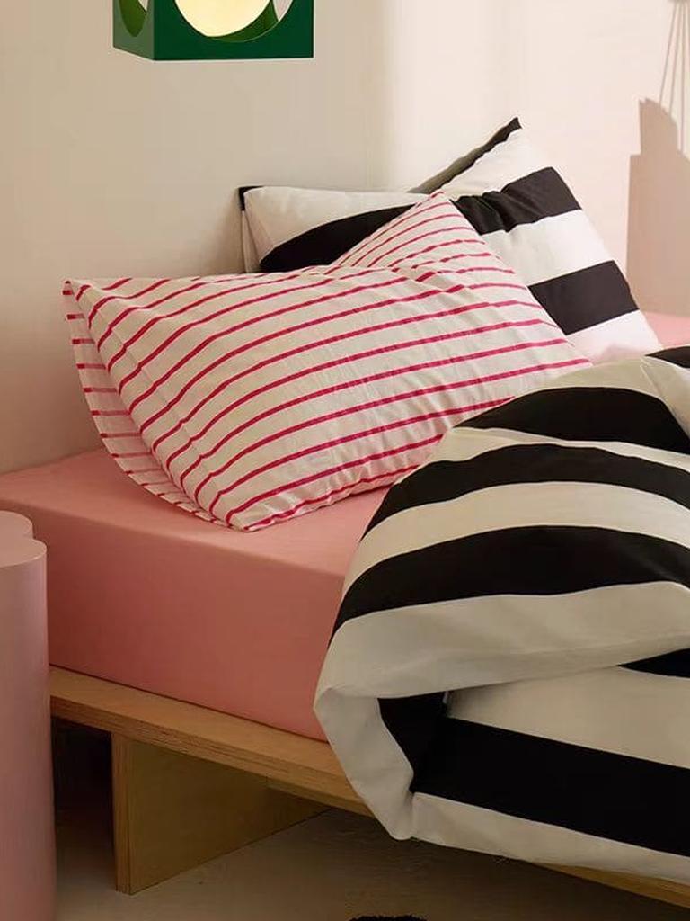 Mixed Black and Pink Striped Bedding Set