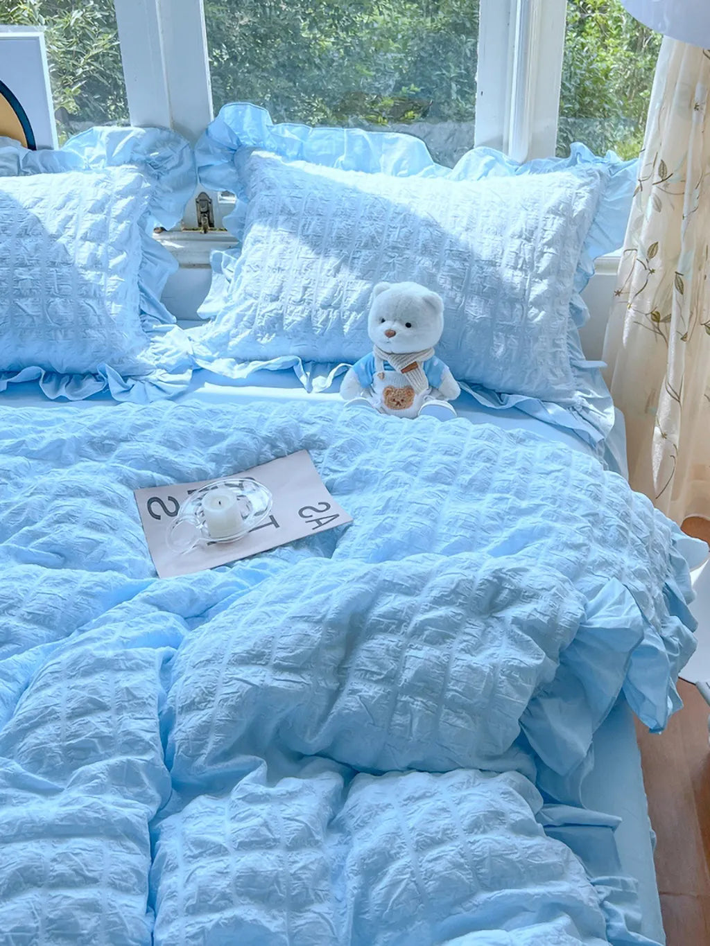 Puff Seersucker Bedding Set with Ruffle