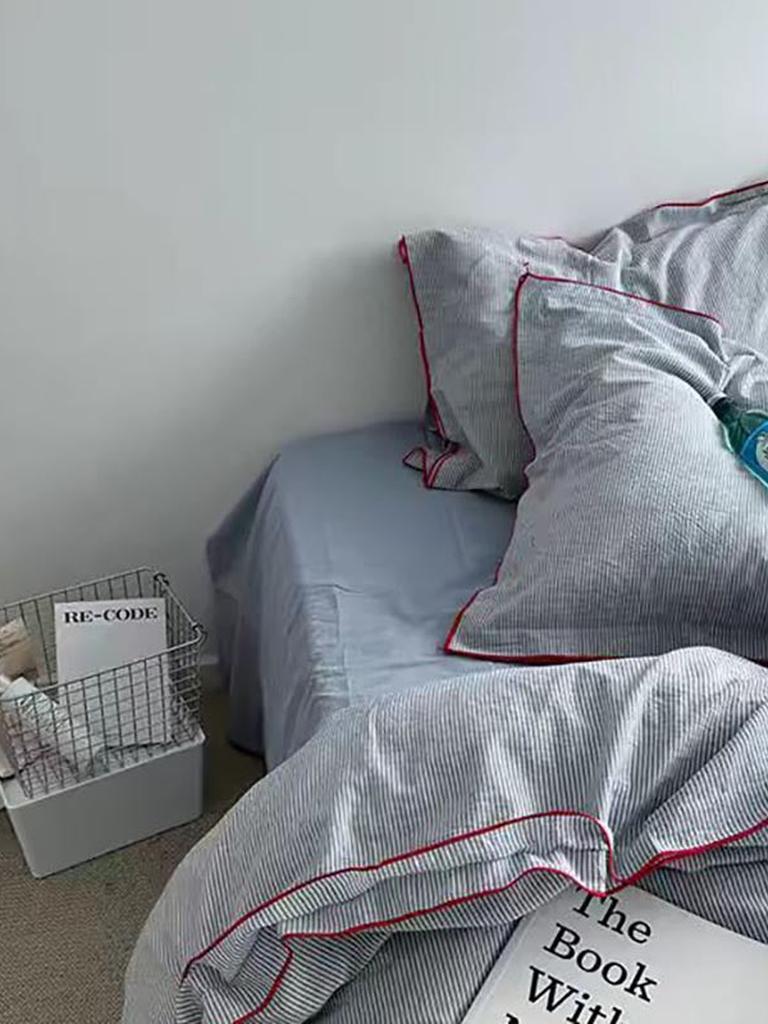 Retro Thin Striped Bedding Set