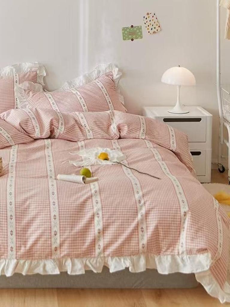 Rustic Gingham Bedding Set with Ruffle