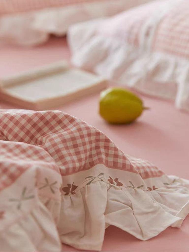 Rustic Gingham Bedding Set with Ruffle