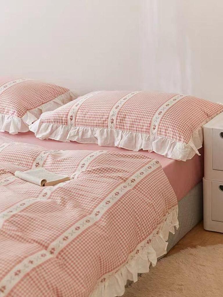 Rustic Gingham Bedding Set with Ruffle