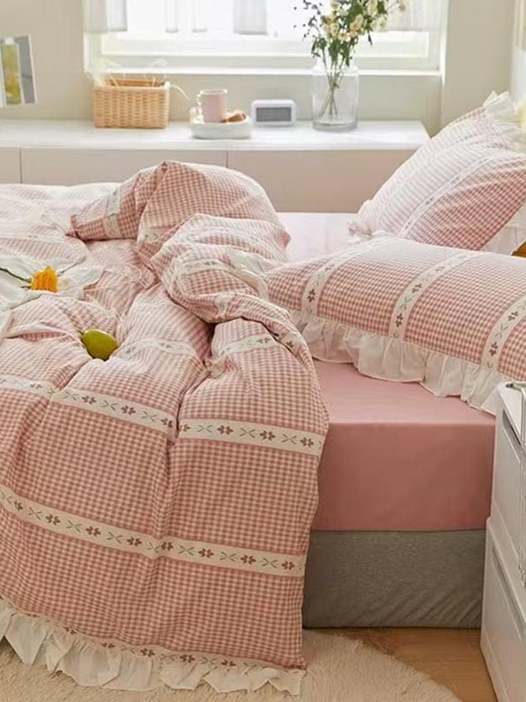 Rustic Gingham Bedding Set with Ruffle