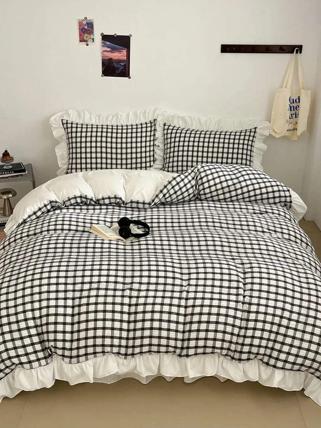 Seersucker Windowpane Check Bedding Set with Ruffle