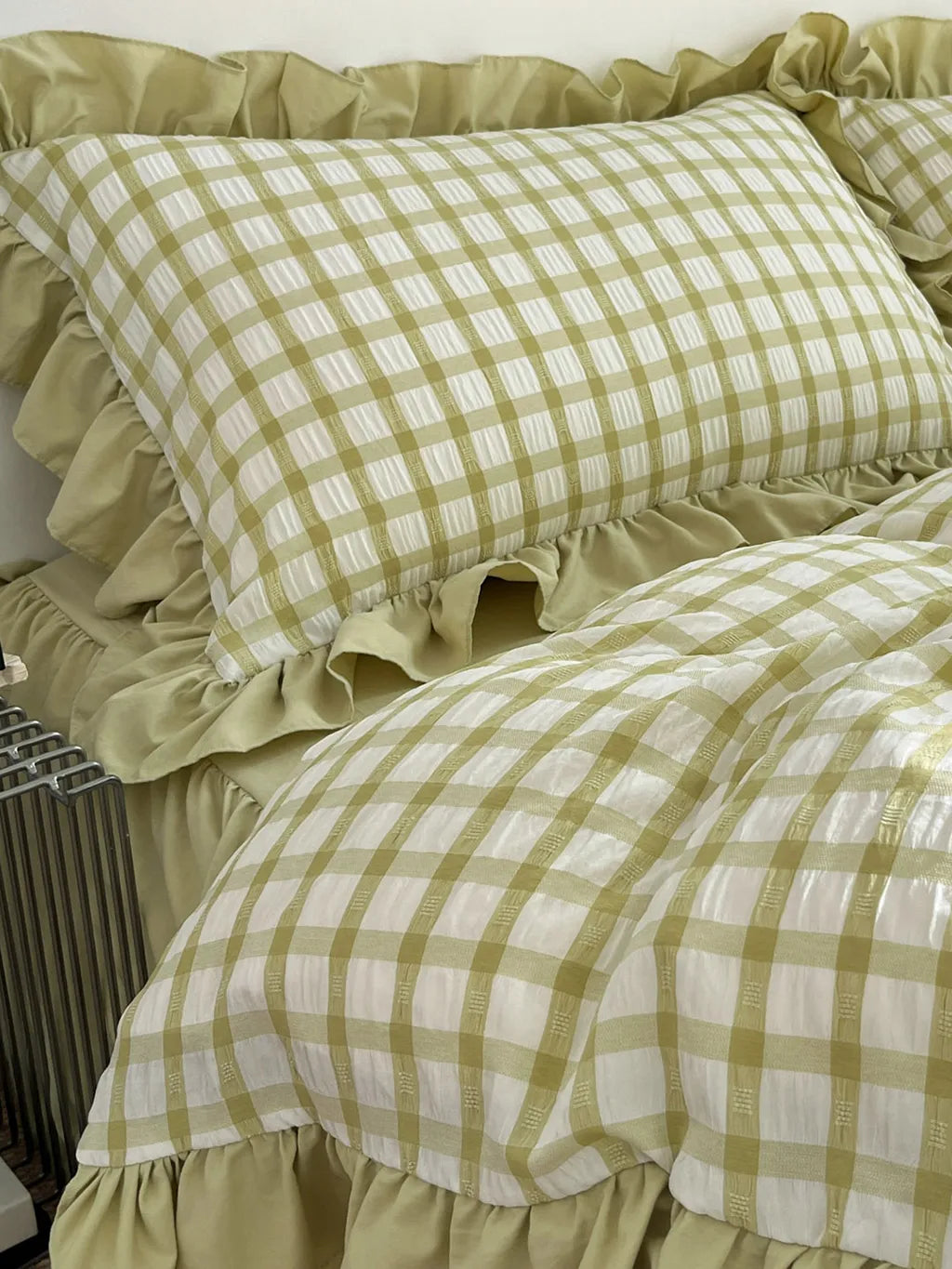 Seersucker Windowpane Check Bedding Set with Ruffle