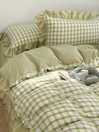 Seersucker Windowpane Check Bedding Set with Ruffle
