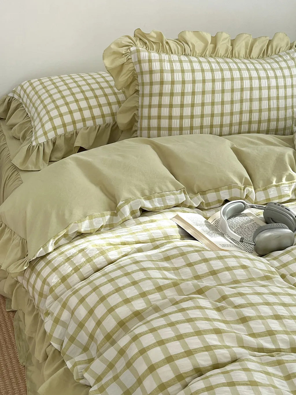 Seersucker Windowpane Check Bedding Set with Ruffle