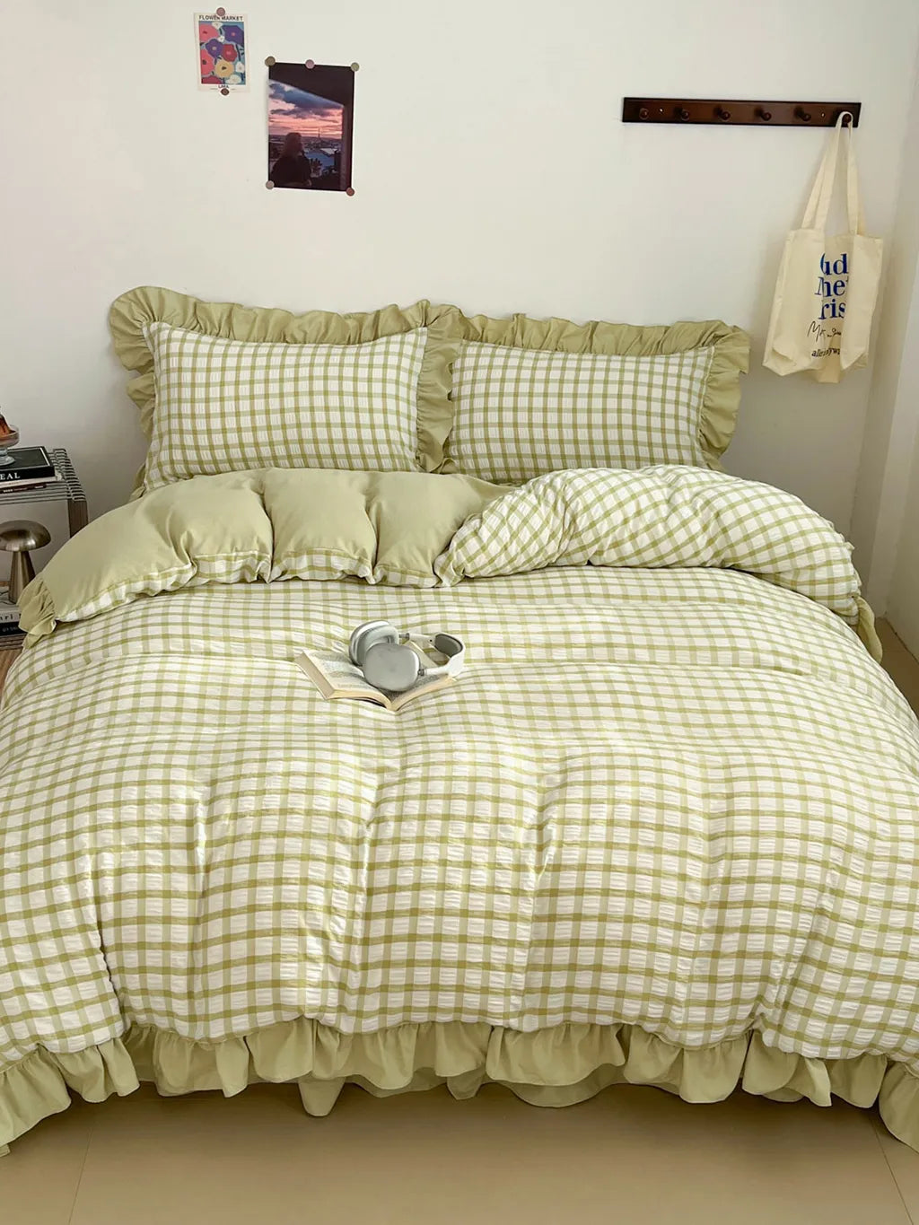 Seersucker Windowpane Check Bedding Set with Ruffle
