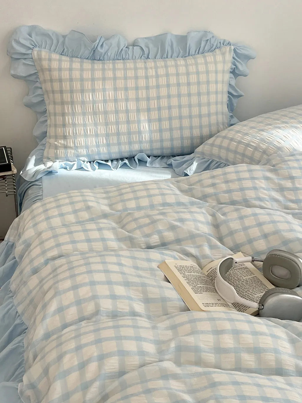 Seersucker Windowpane Check Bedding Set with Ruffle