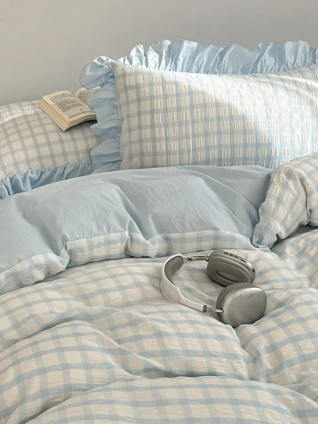 Seersucker Windowpane Check Bedding Set with Ruffle