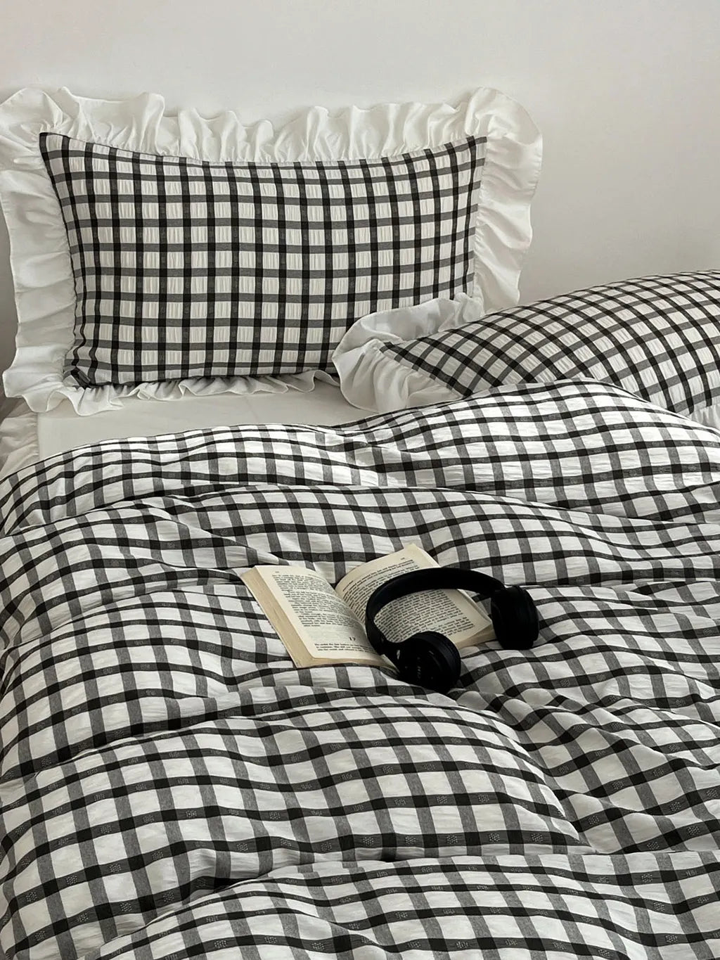 Seersucker Windowpane Check Bedding Set with Ruffle