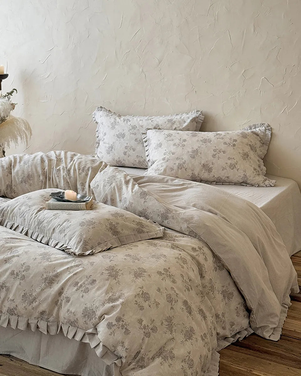 Vintage floral bedding set by Breezora featuring intricate patterns on soft fabric, ideal for a cozy bedroom aesthetic.