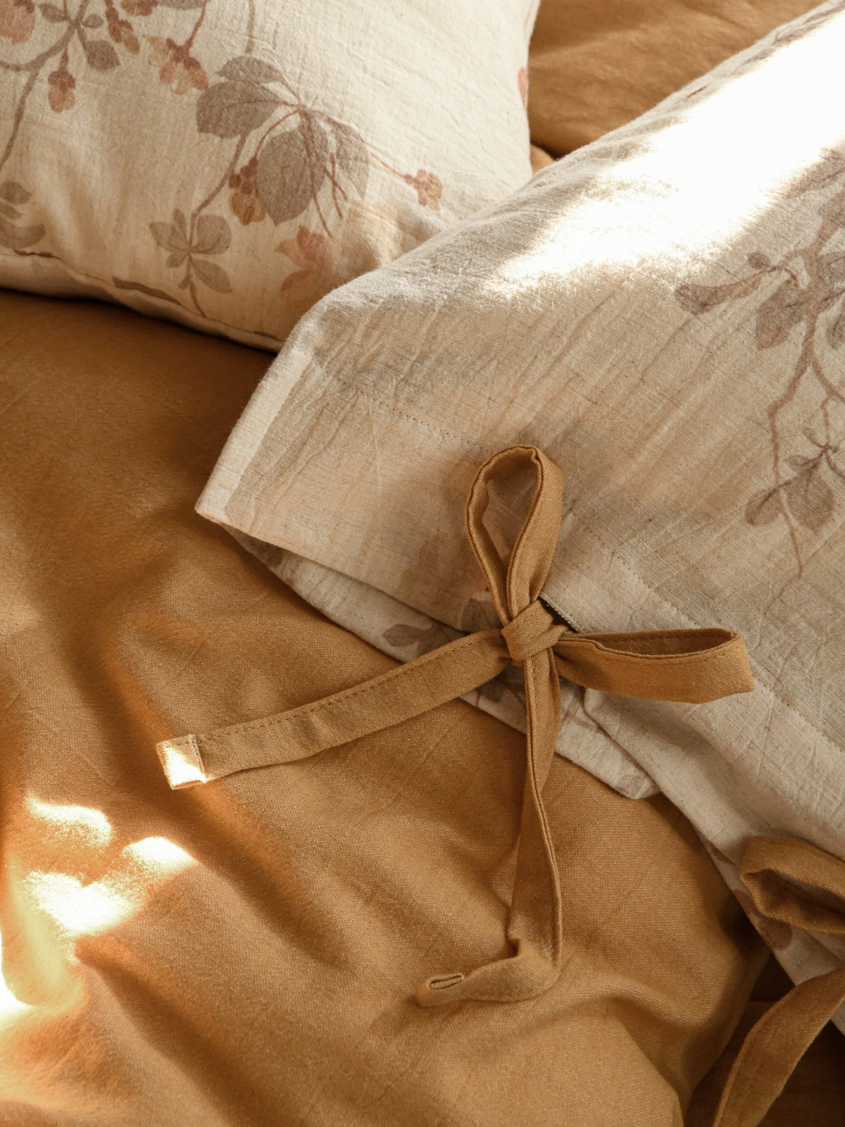 Aveline Botanical Tie-Closure Muslin Duvet Cover original reference image 7