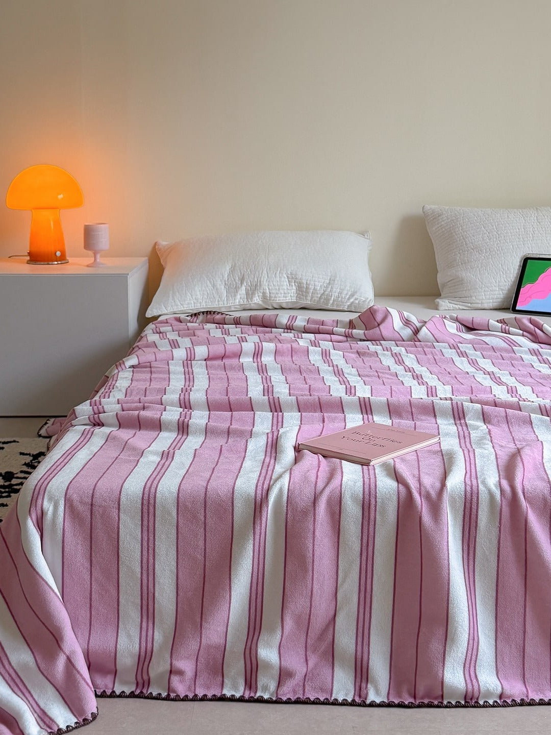 Candy Stripe Double-Layer Plush Throw Blanket original reference image 3