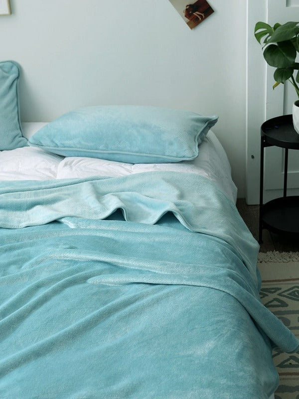 Cloudsoft Solid Plush Throw Blanket original reference image 2