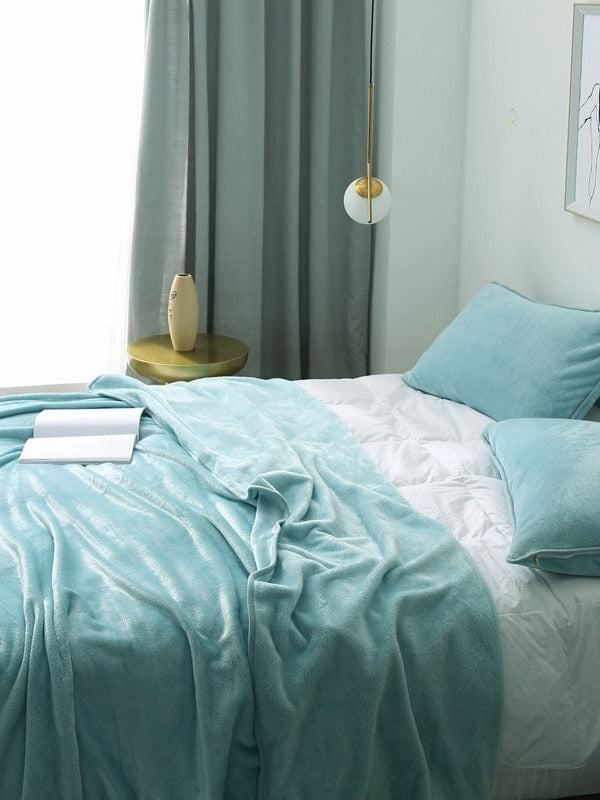 Cloudsoft Solid Plush Throw Blanket original reference image 3
