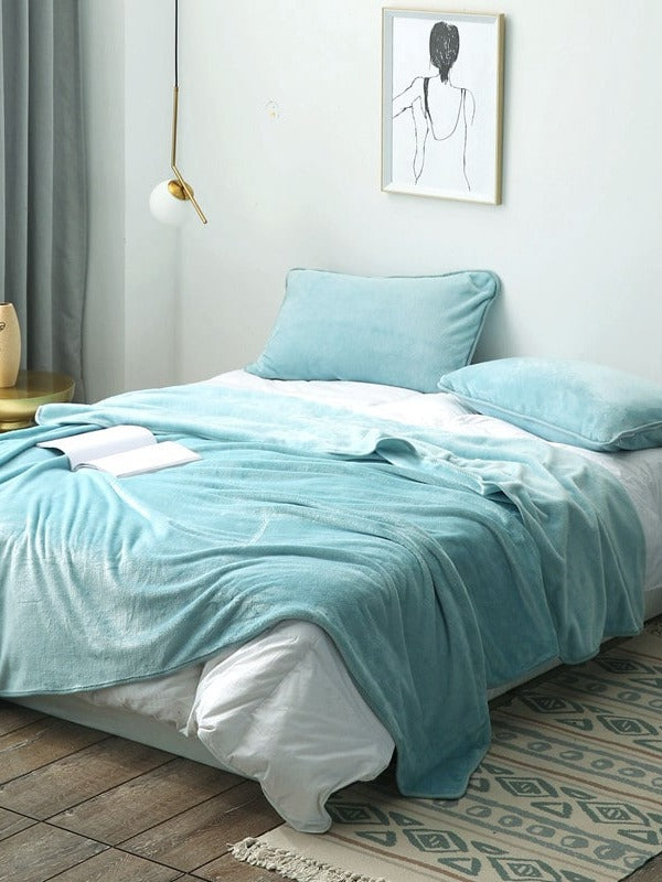 Cloudsoft Solid Plush Throw Blanket original reference image 4