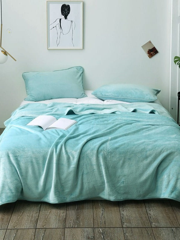 Cloudsoft Solid Plush Throw Blanket original reference image 6