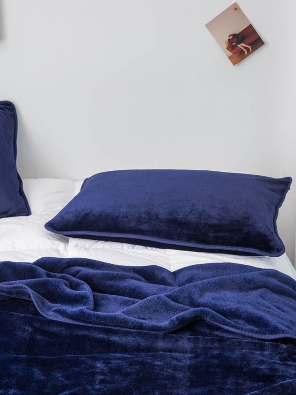 Cloudsoft Solid Plush Throw Blanket original reference image 11