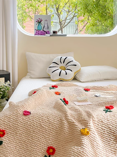 Chunky Knit Blanket With Tufted Flower