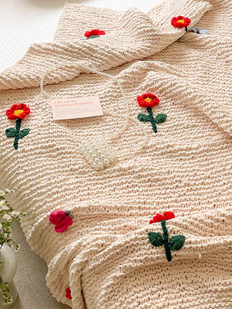 Chunky Knit Blanket With Tufted Flower