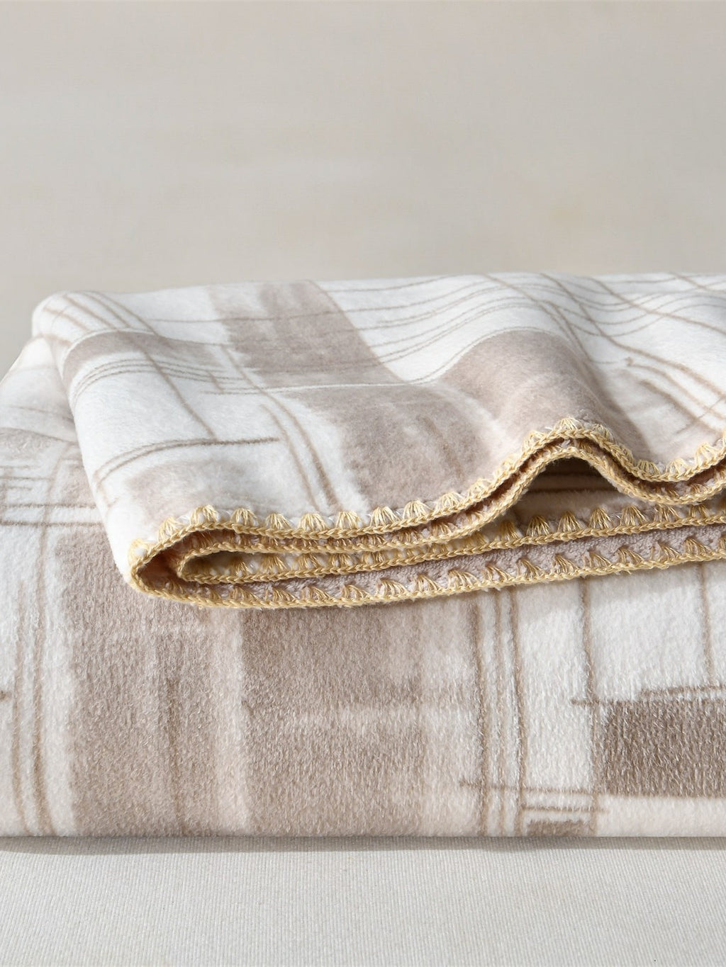 Mosaic Edge Plush Throw Blanket original reference image 6