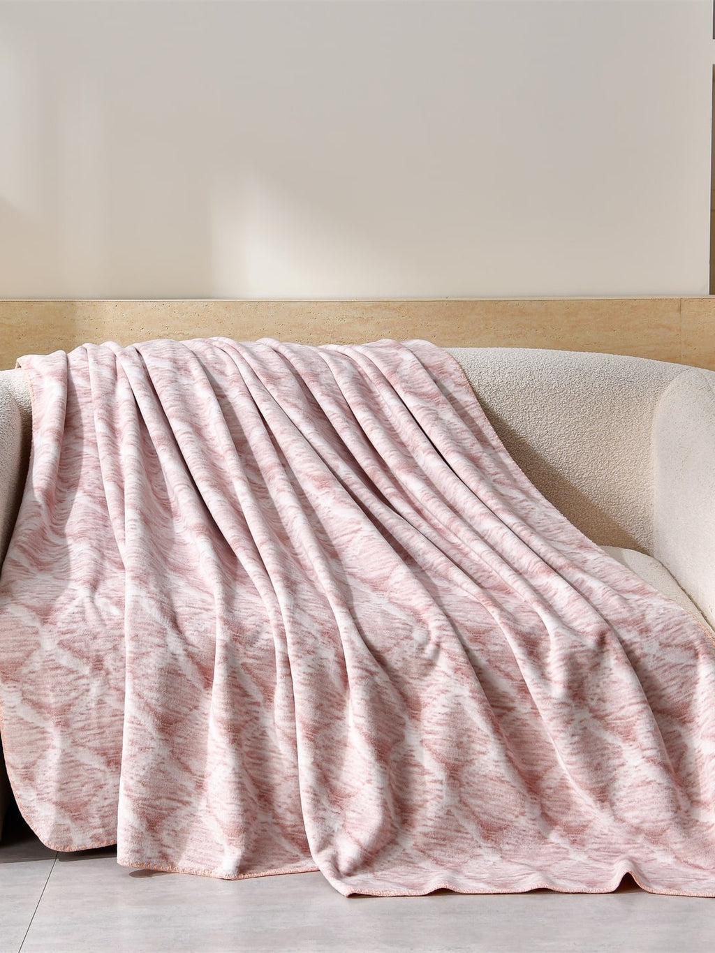 Mosaic Edge Plush Throw Blanket original reference image 8