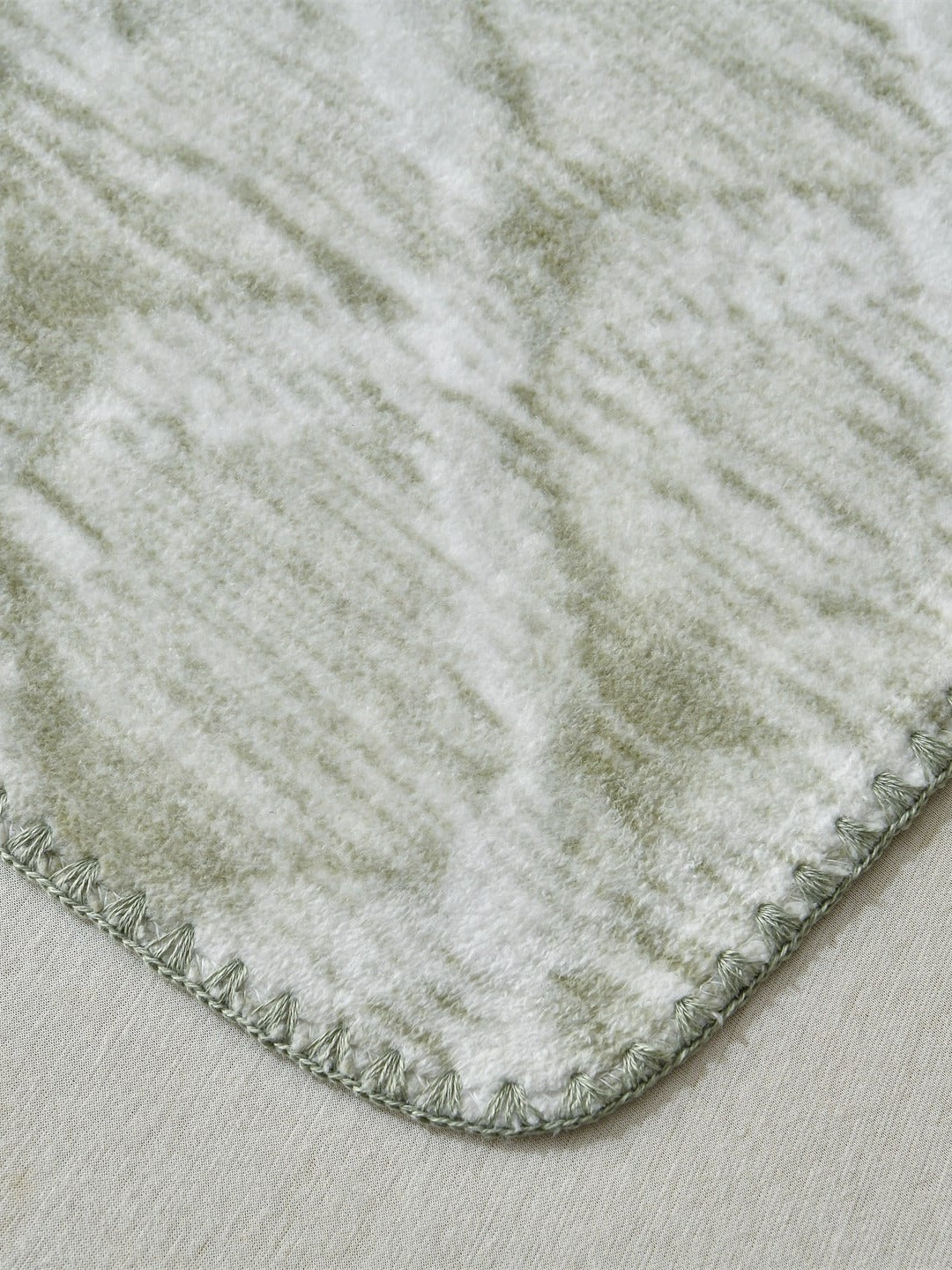 Mosaic Edge Plush Throw Blanket original reference image 17