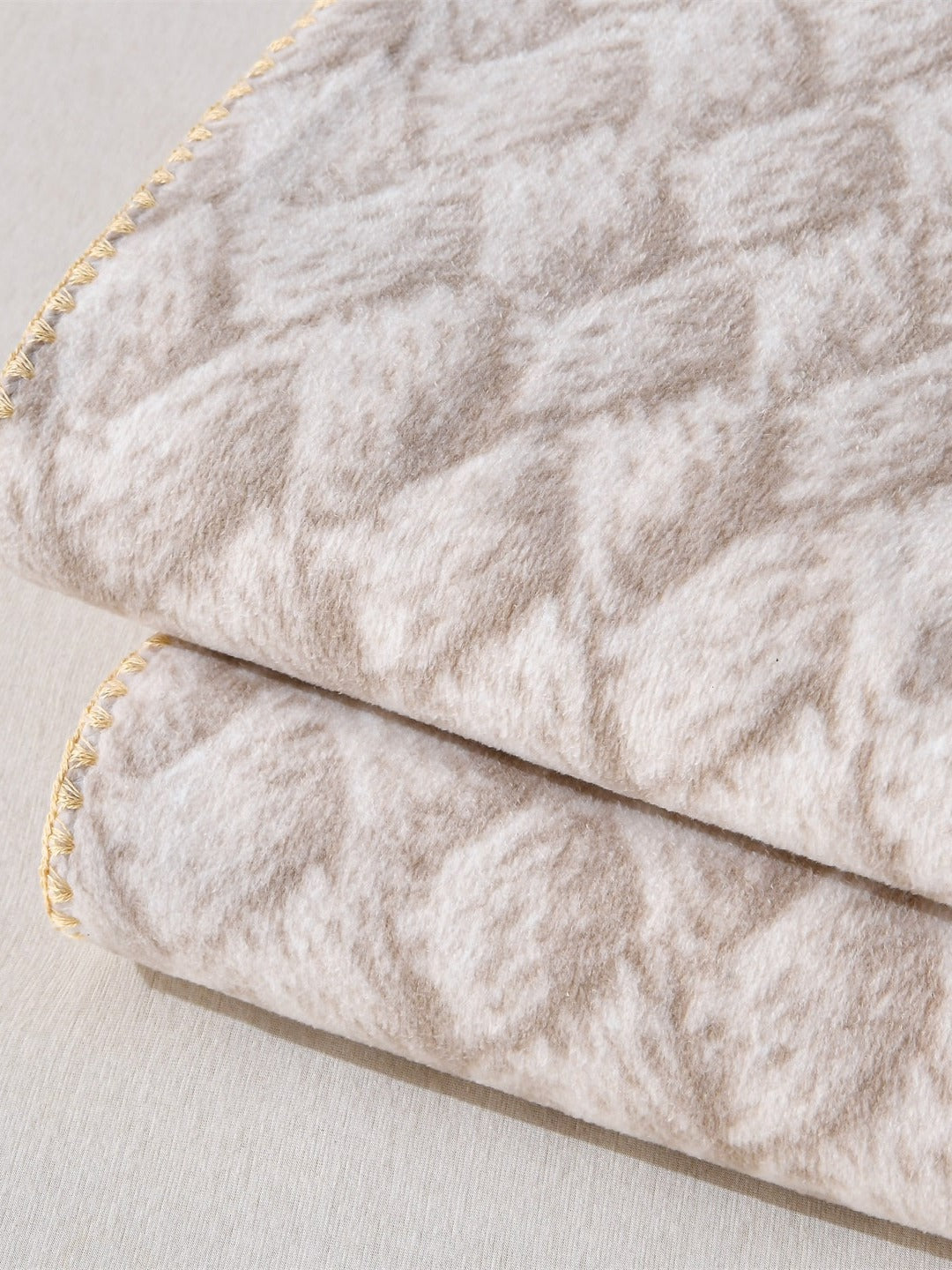 Mosaic Edge Plush Throw Blanket original reference image 19