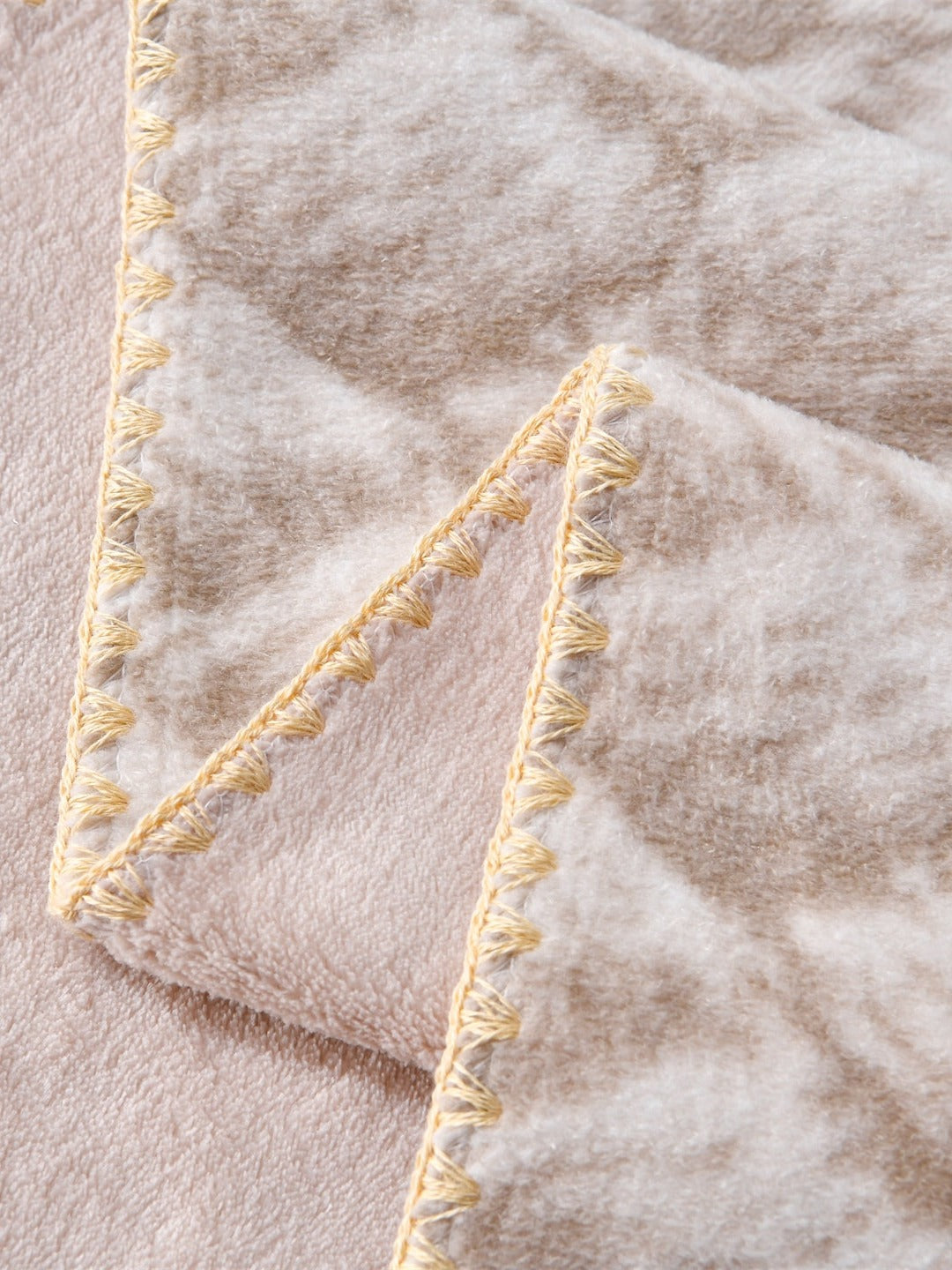 Mosaic Edge Plush Throw Blanket original reference image 23