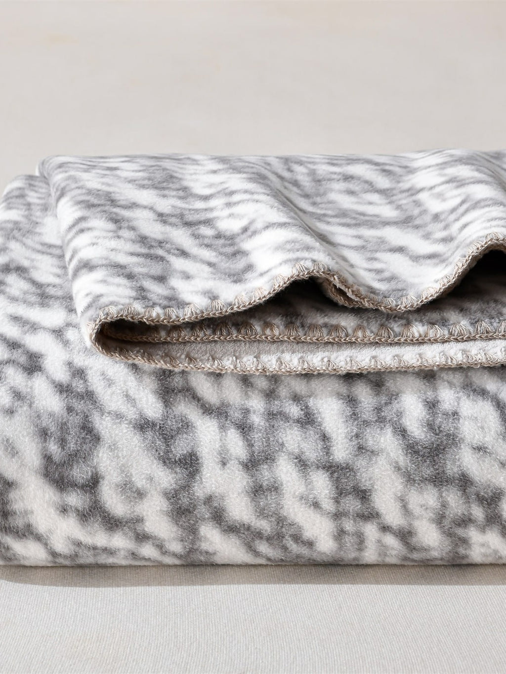 Mosaic Edge Plush Throw Blanket original reference image 36