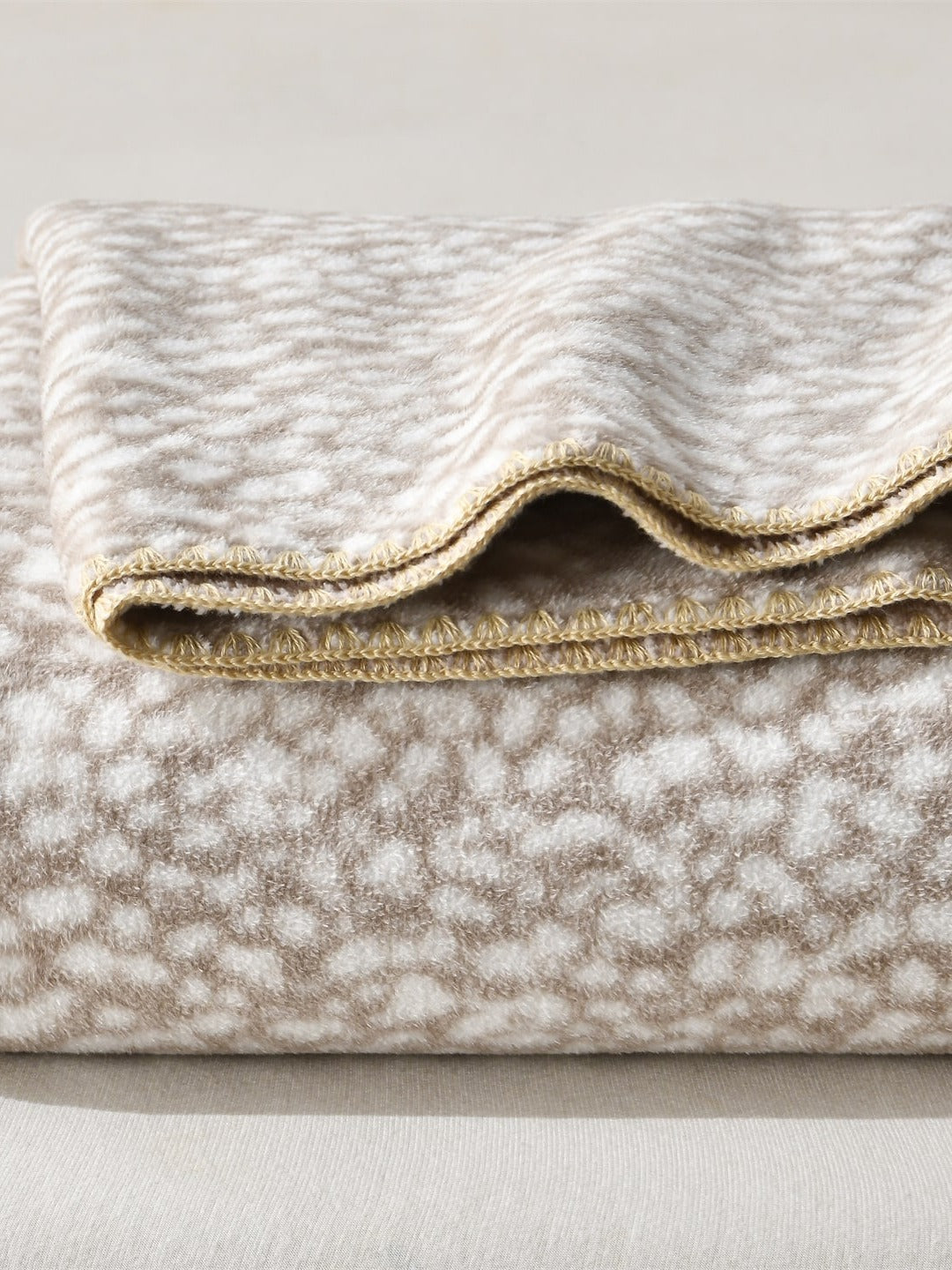 Mosaic Edge Plush Throw Blanket original reference image 42