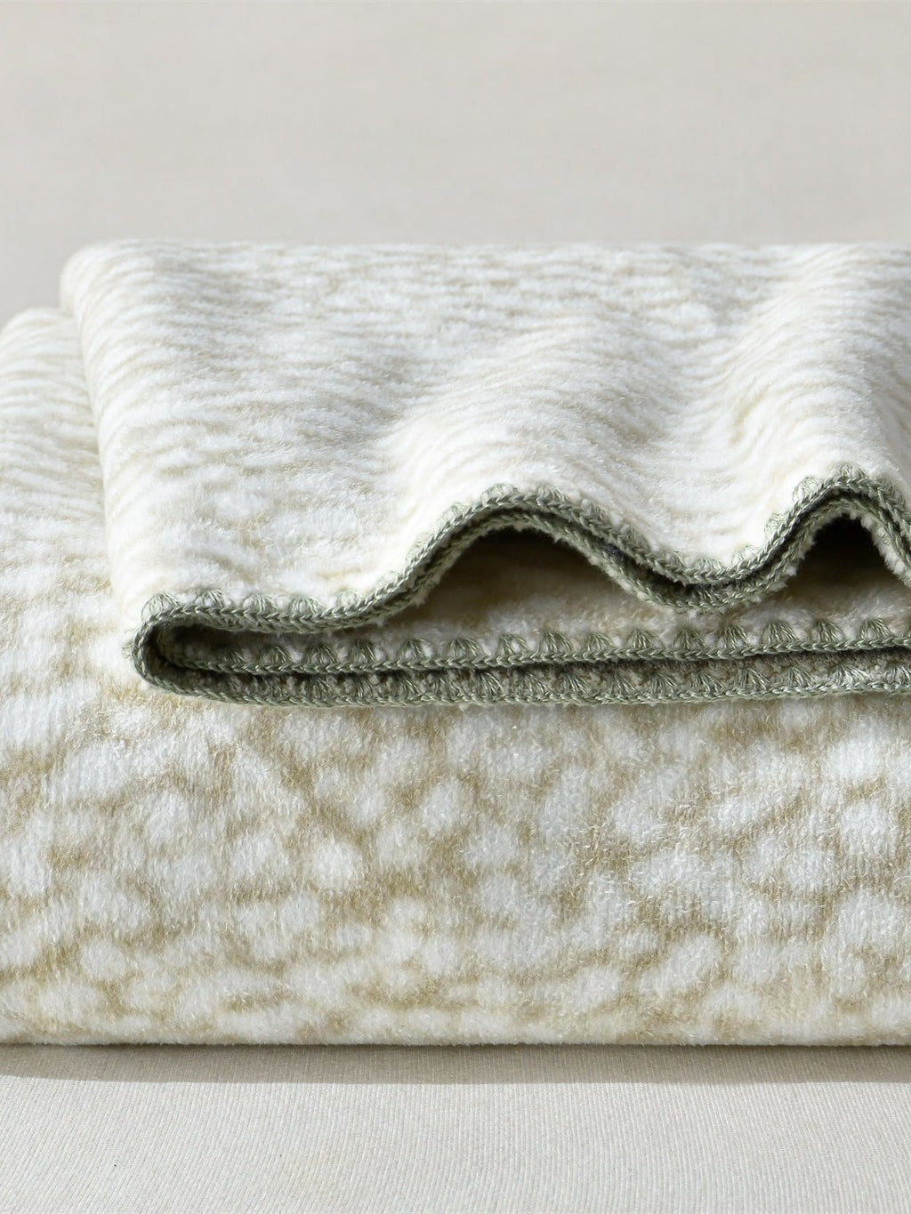 Mosaic Edge Plush Throw Blanket original reference image 48