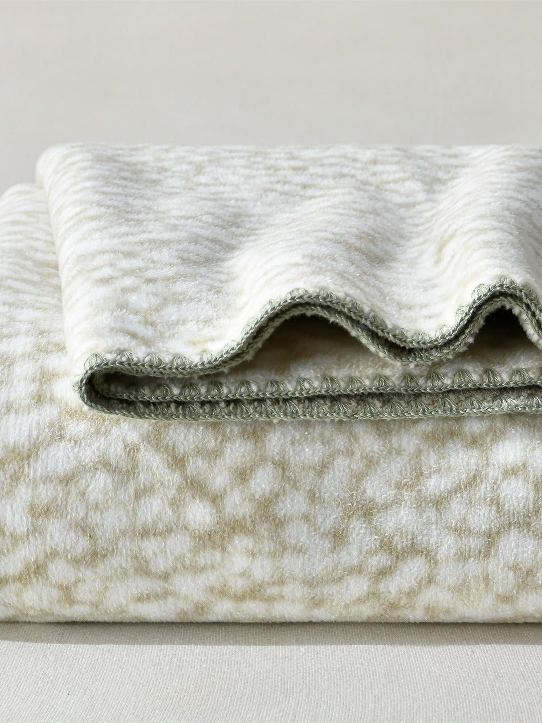 Mosaic Edge Plush Throw Blanket original reference image 48