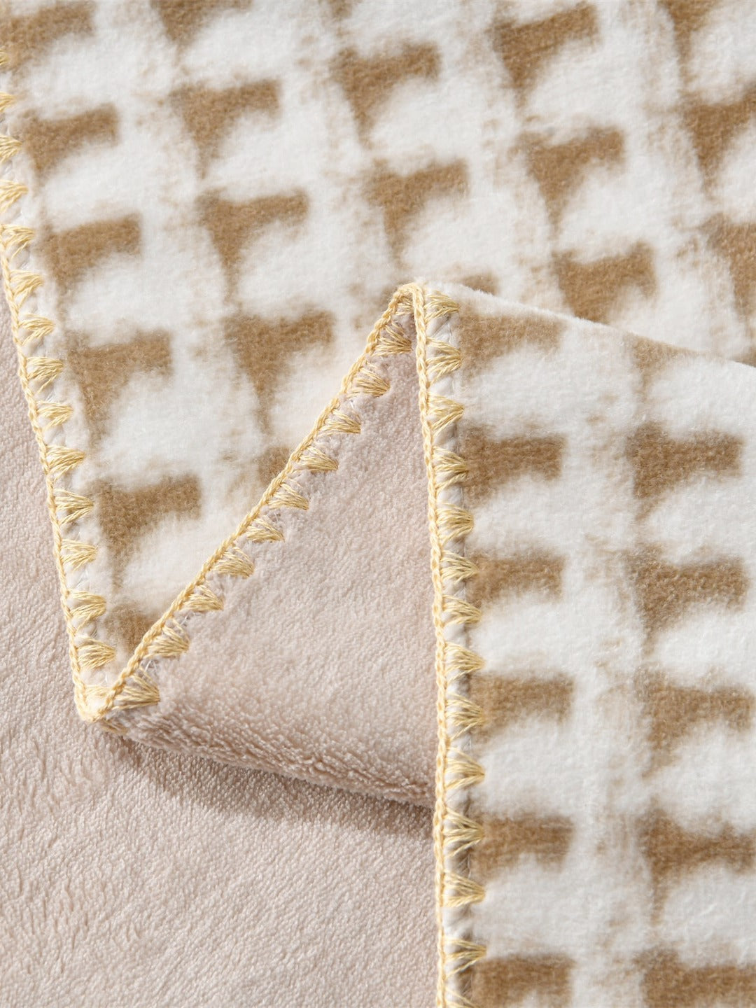 Mosaic Edge Plush Throw Blanket original reference image 52