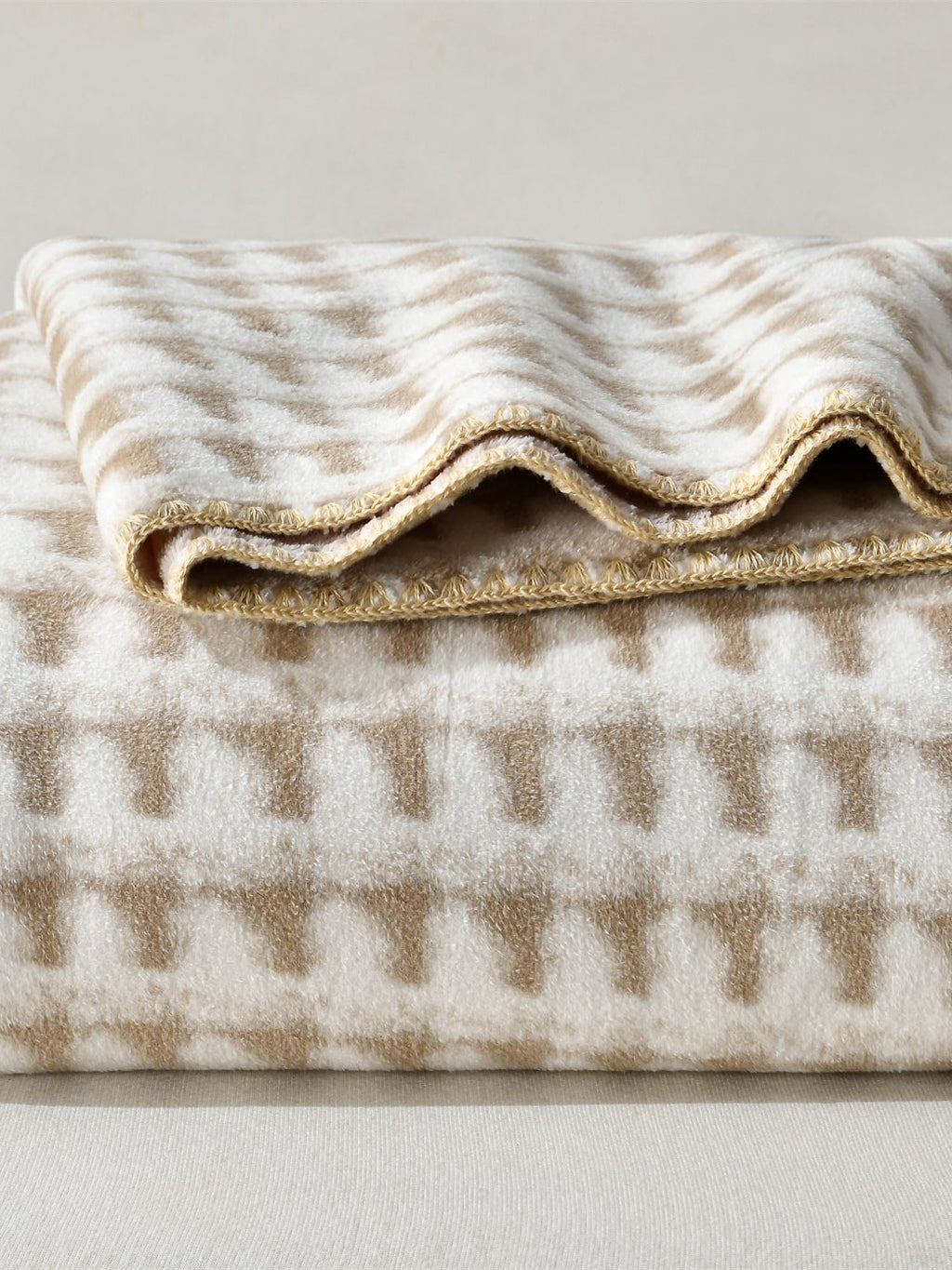 Mosaic Edge Plush Throw Blanket original reference image 54