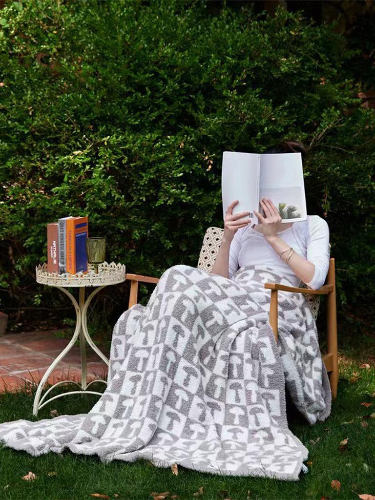 Mushroom Throw Blanket (Grey)