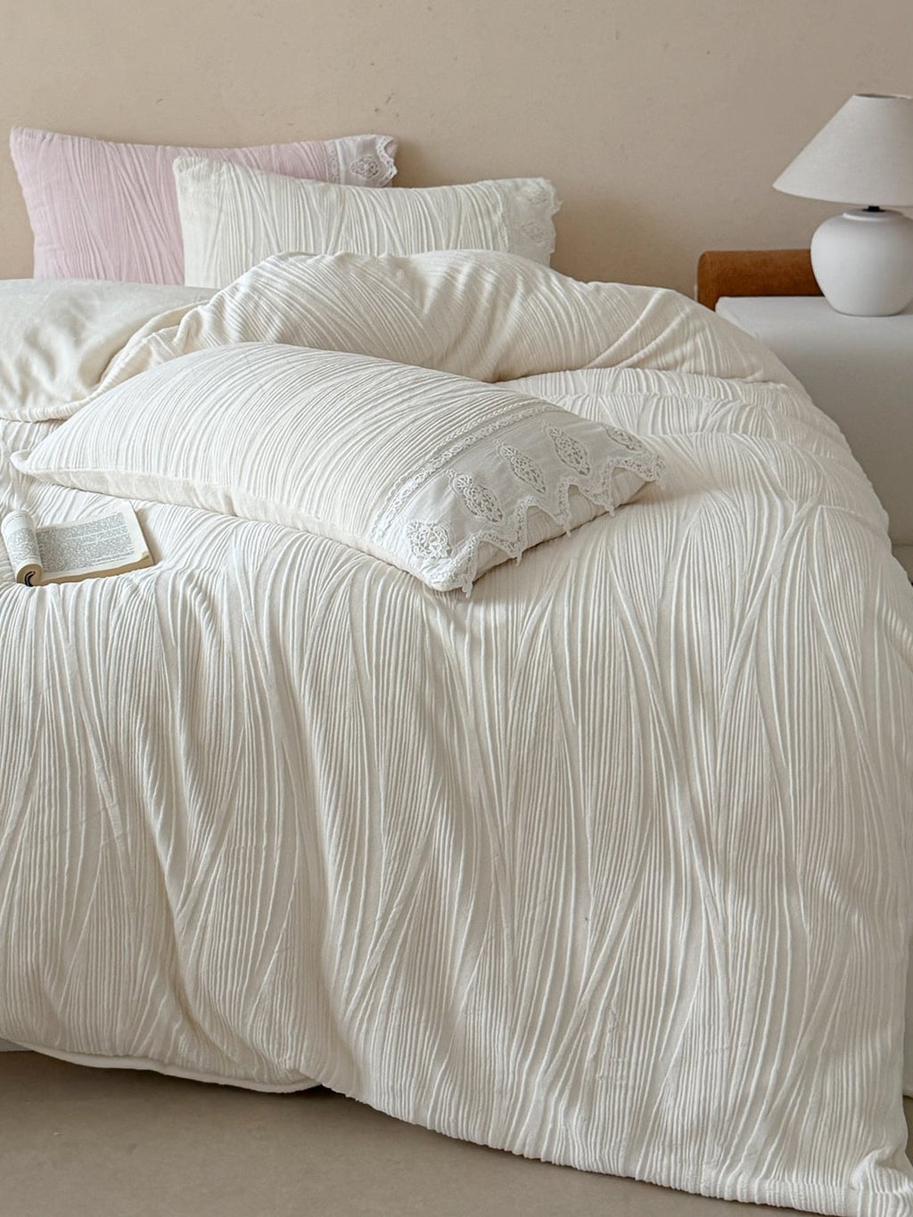 Sculpted Leaf Plush Duvet Cover Set original reference image 2