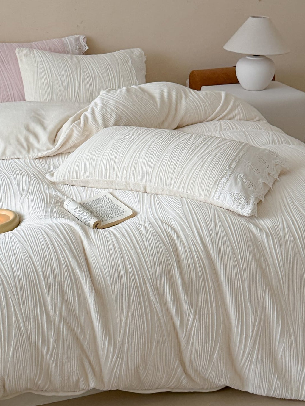 Sculpted Leaf Plush Duvet Cover Set original reference image 3