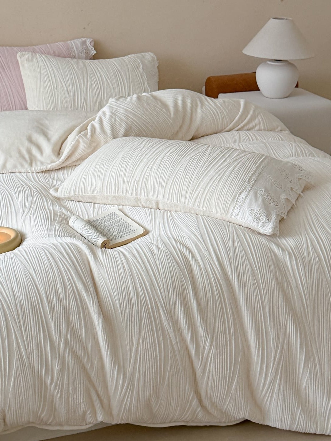 Sculpted Leaf Plush Duvet Cover Set original reference image 3