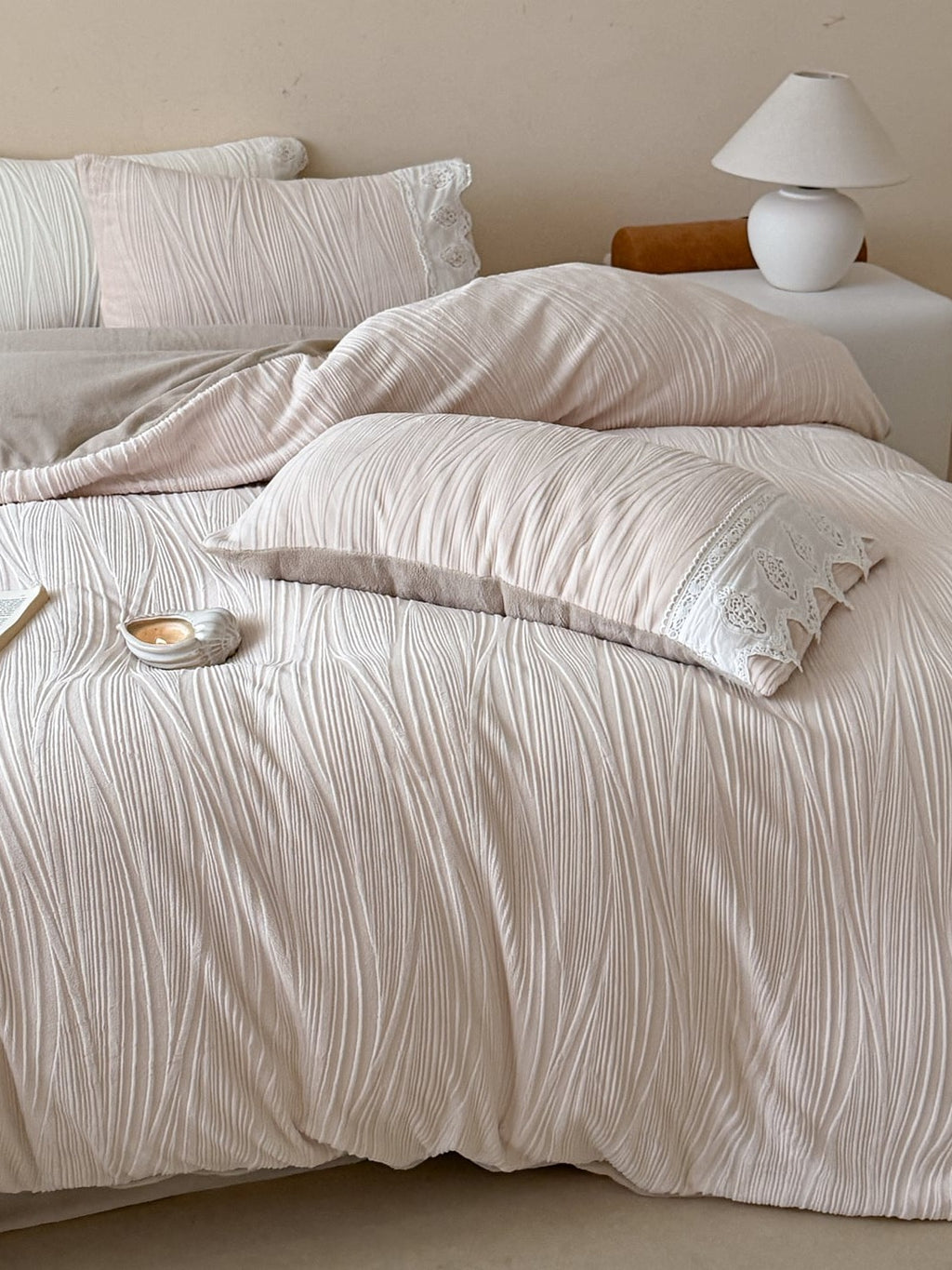 Sculpted Leaf Plush Duvet Cover Set original reference image 11