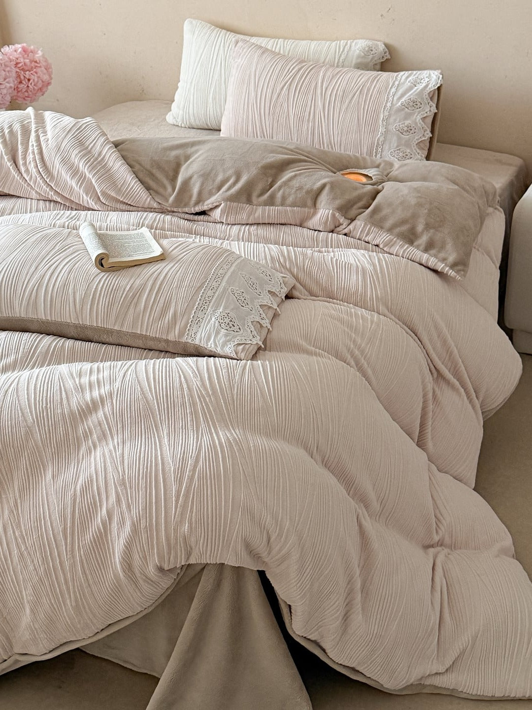 Sculpted Leaf Plush Duvet Cover Set original reference image 15