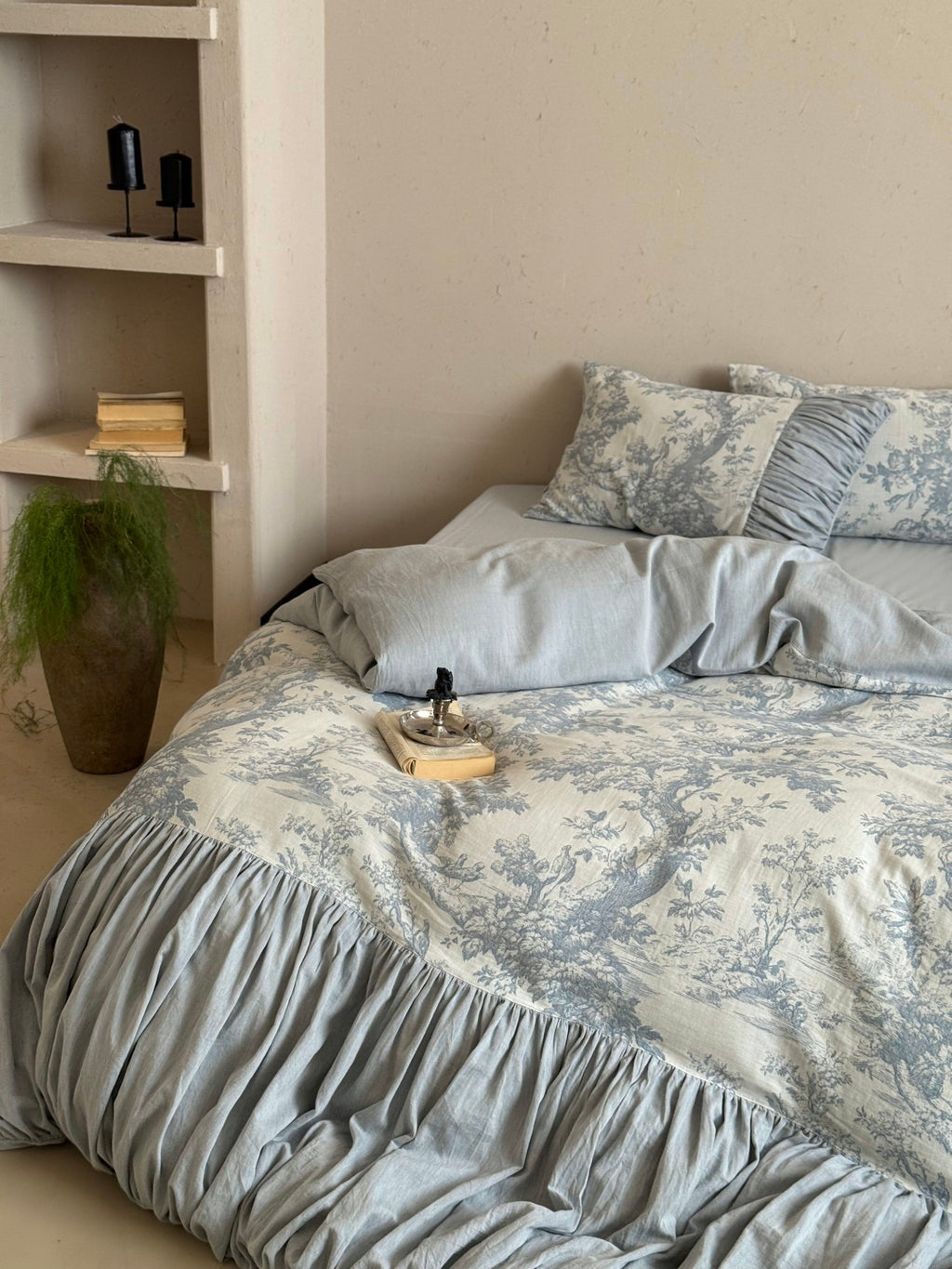 Quiet Manor Toile Ruched Bedding Set