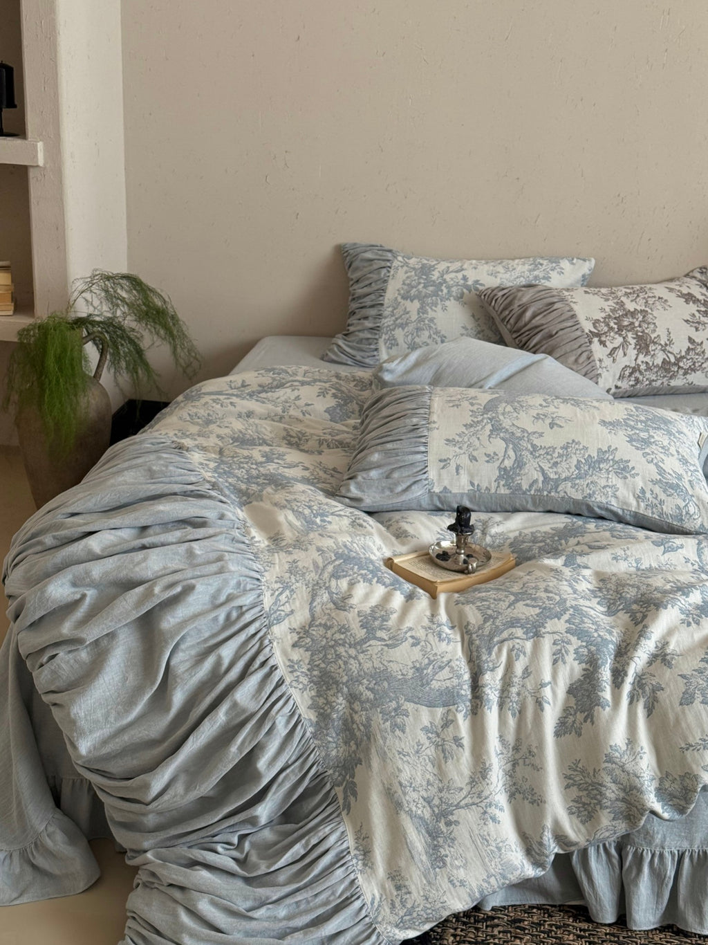 Quiet Manor Toile Ruched Bedding Set